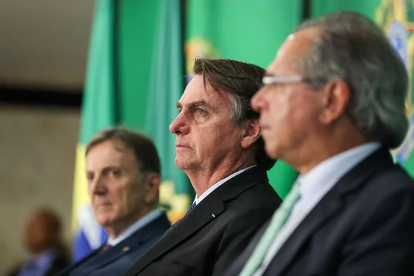 Bolsonaro: Guedes topa reduzir economia da Previdência para R$ 800 bi