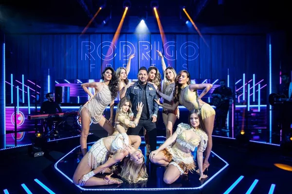 Ex-bailarinas do Faustão gravam DVD com Rodrigo Freitas