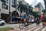 Movimentação na Avenida Brigadeiro Faria Lima, na zona oeste de São Paulo