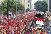 Apoiadores de Lula se reúnem na Avenida Paulista em último ato de campanha antes do segundo turno Apoiadores de Lula se reúnem na Avenida Paulista em último ato de campanha antes do segundo turno