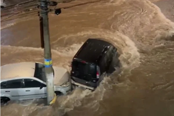 Fortes chuvas em BH provocam alagamentos e vias são interditadas