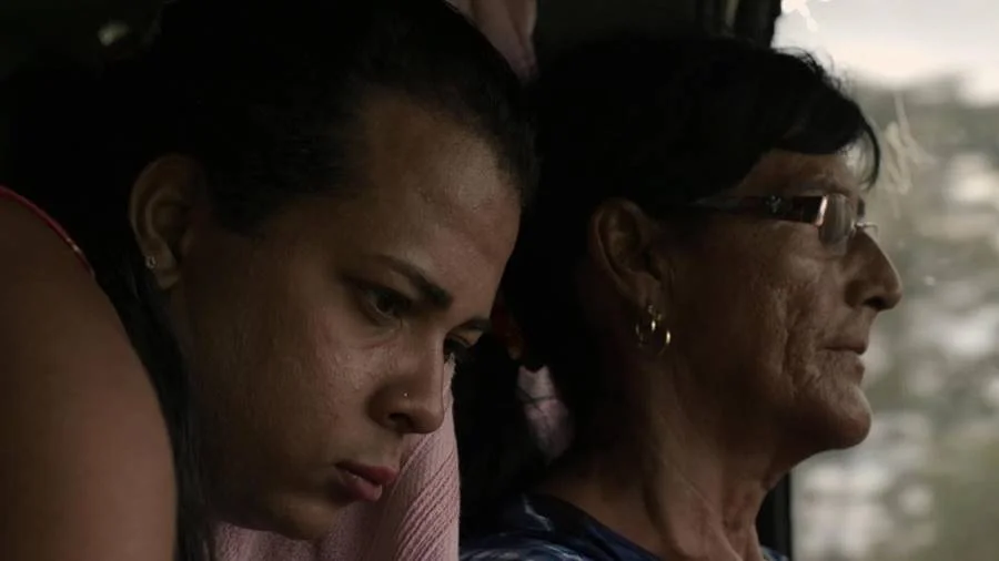 <b>Fabiana (GO/SP, 89min, 12 anos), de Brunna Laboissière: segunda (17/9), às 14h30</b>. Vencedor do prêmio do público no Olhar de Cinema – Festival Internacional de Curitiba, o longa acompanha a caminhoneira transgênero que dá título ao filme. Ela está prestes a se aposentar das estradas. Primeiro longa da goiana Brunna Laboissière <b>Fabiana (GO/SP, 89min, 12 anos), de Brunna Laboissière: segunda (17/9), às 14h30</b>. Vencedor do prêmio do público no Olhar de Cinema – Festival Internacional de Curitiba, o longa acompanha a caminhoneira transgênero que dá título ao filme. Ela está prestes a se aposentar das estradas. Primeiro longa da goiana Brunna Laboissière