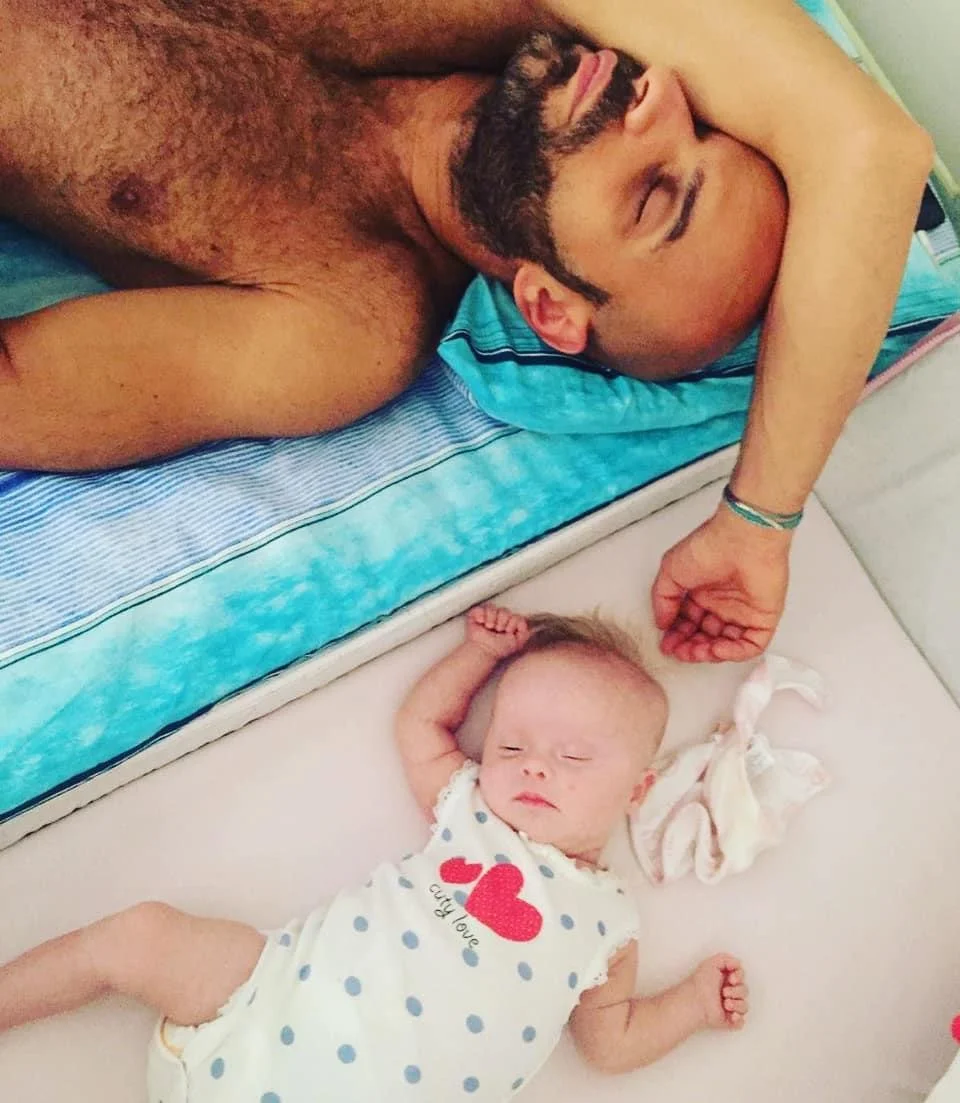 Mas Alba encontrou o amor no colo do pai adotivo, Luca Mas Alba encontrou o amor no colo do pai adotivo, Luca