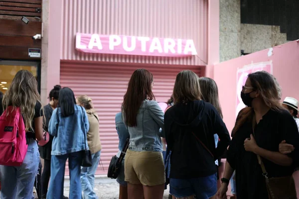 La Putaria, no Rio, registra filas dois dias após restrição do governo