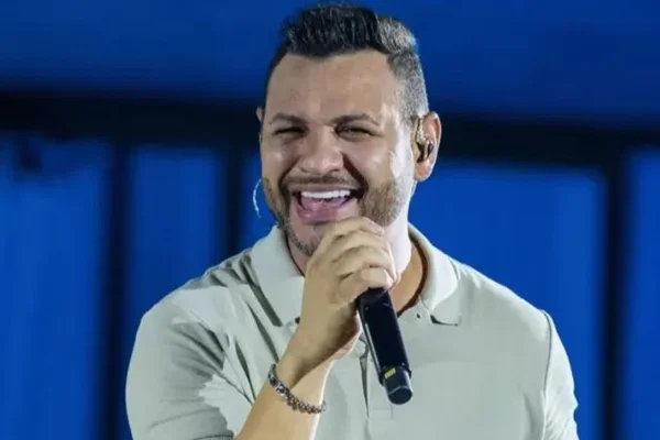 cantor Lenno Ferreira, vocalista da banda Desejo de Menina