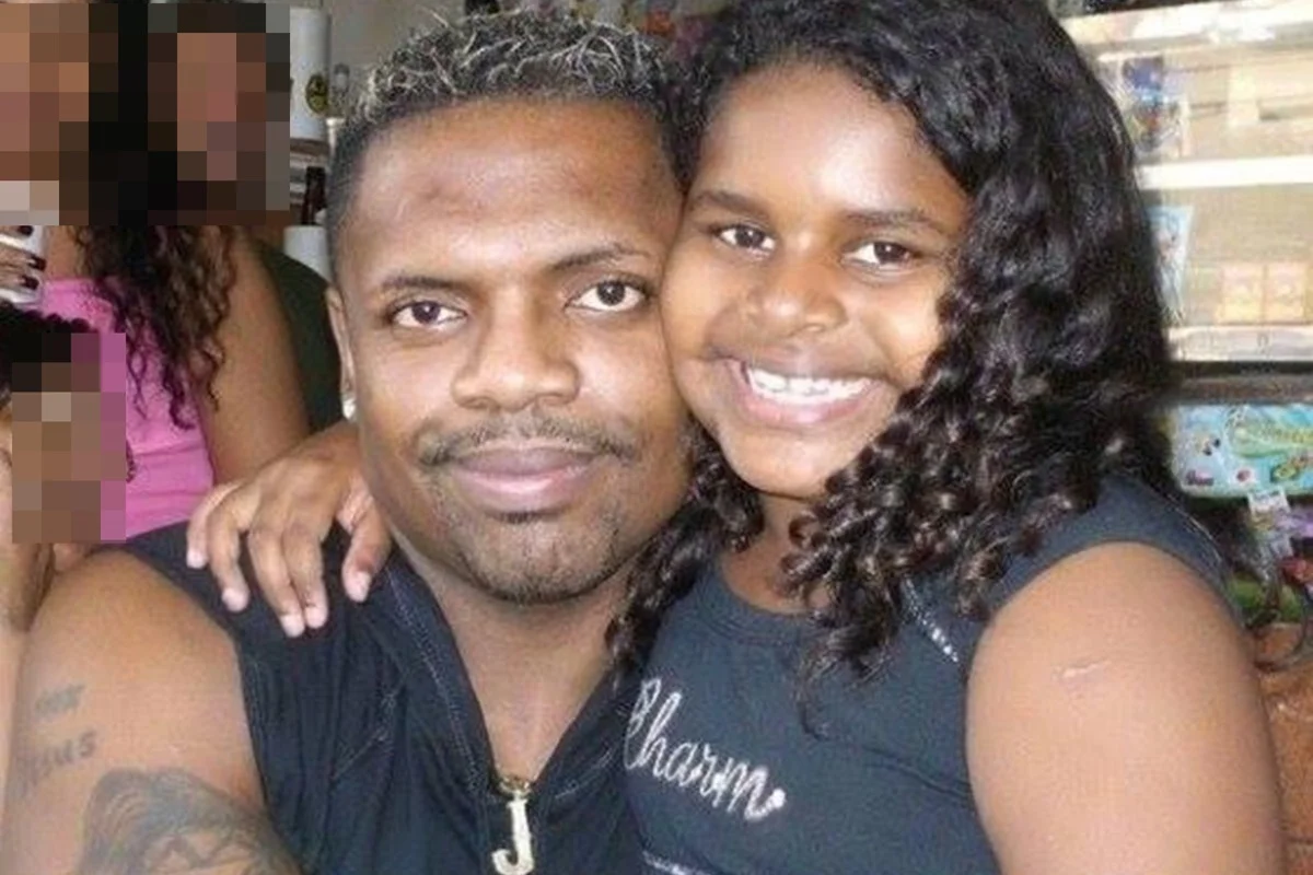 MC Marcinho posam com a filha Mareé na infância MC Marcinho posam com a filha Mareé na infância