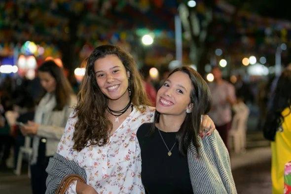Sofia Alturas e Julia Freitas Sofia Alturas e Julia Freitas