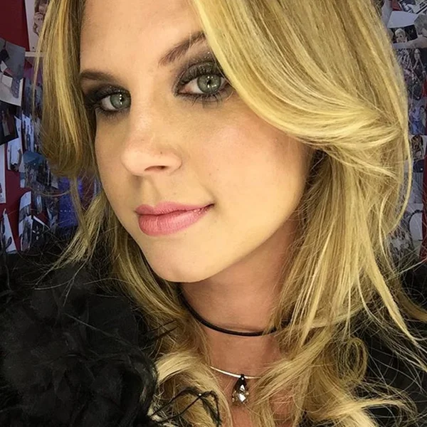 “Destruí meu corpo várias vezes”, desabafa Carolinie Figueiredo