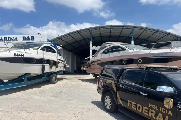 PF apreende embarcações de luxo e bloqueia R$ 50 milhões no Pará