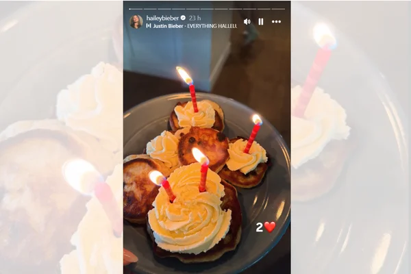 Hailey e Justin Bieber comemoram aniversário do filho com panquecas - destaque galeria
