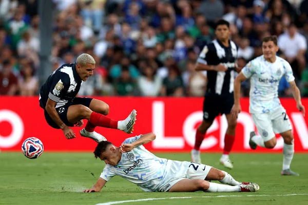 Imagem colorida de jogo entre Monterrey e Inter de Milão - Metrópoles