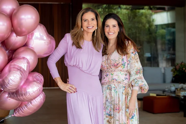 Claudia Salomão reúne amigas para celebrar aniversário de Pat Neves
