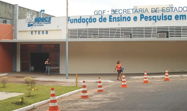 Alunos, professores e diretores da Escola Superior de Ciências da Saúde contestam Ministério Público