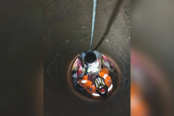 Mulher de 70 anos cai em cisterna de 12 metros e é resgatada em MG
