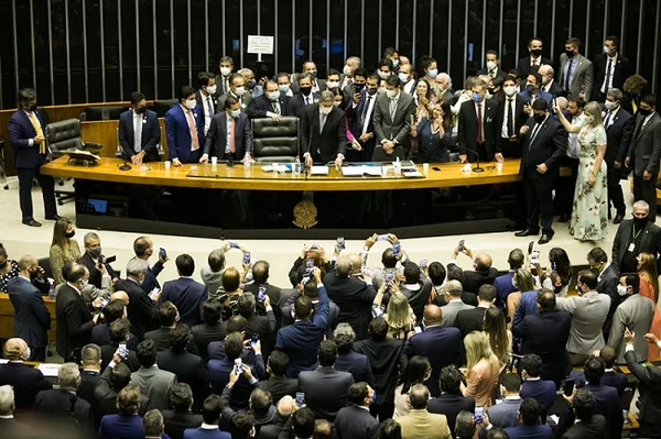Recém-eleito, Arthur Lira anula eleição de todo o resto da Mesa Diretora