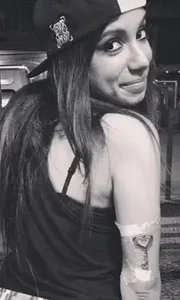 Primeira versão da tatuagem de Anitta feita em 2013