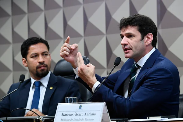 Ministro do Turismo: “Fui acusado devido à briga interna do PSL”