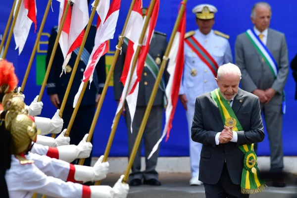 Foto colorida do presidente Luiz Inácio Lula da Silva (PT) no desfile de 7 de setembro - Metrópoles