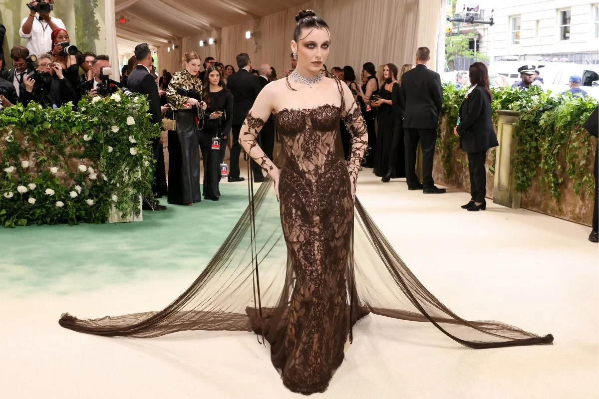 Emma Chamberlain no Met Gala 2024 Emma Chamberlain no Met Gala 2024