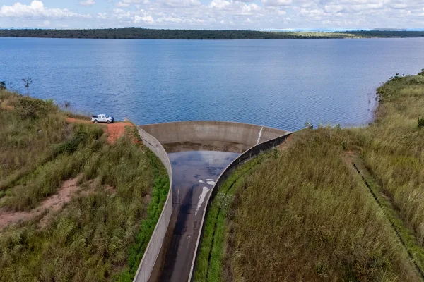 Barragem de Santa Maria transborda pela 1ª vez desde 2022
