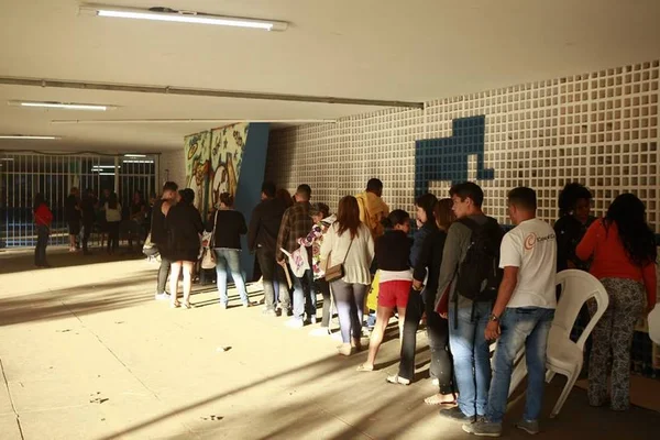 Pais denunciam que vagas de escolas públicas do DF foram “reservadas”