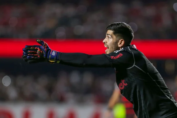 Imagem colorida de Agustín Rossi, goleiro do Flamengo- Metrópoles