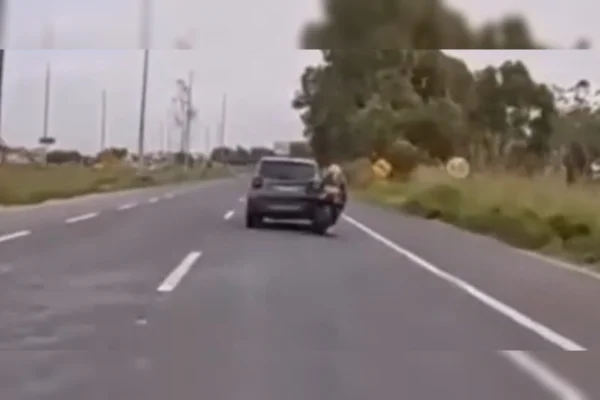 Motociclista morre após bater na traseira de carro na GO-020