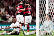 Léo Pereira e Pedro comemorando gol do Flamengo sobre o São Paulo Léo Pereira e Pedro comemorando gol do Flamengo sobre o São Paulo