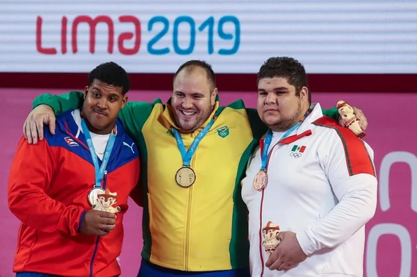 Pan: no levantamento de peso, Fernando Reis fatura ouro e é tricampeão