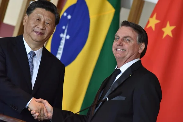 No Brics, Bolsonaro ressalta papel da China na produção de vacinas