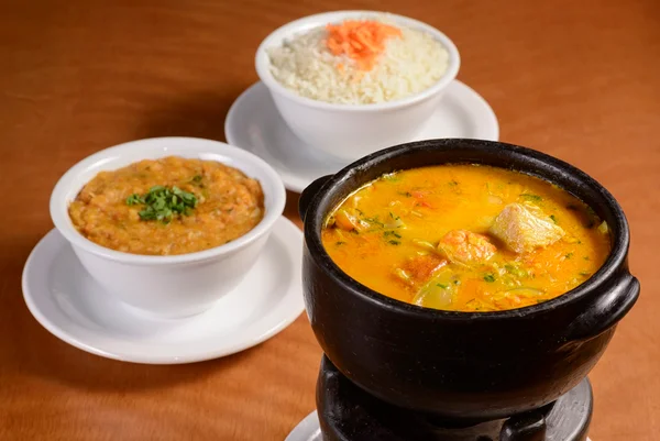 Moqueca de peixe: rica em dendê e sabor, fica pronta em minutos