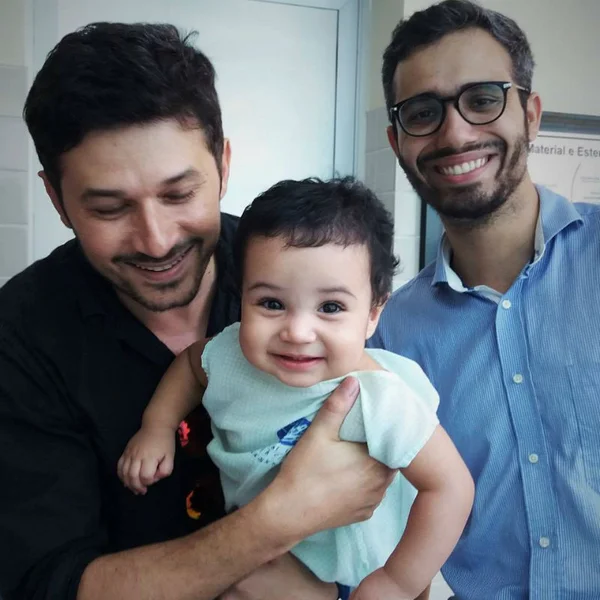 Pai homossexual escreve carta sobre amor e preconceito para seu filho