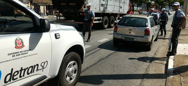 Detran apreende carro com R$ 16 milhões em multas e impostos atrasados