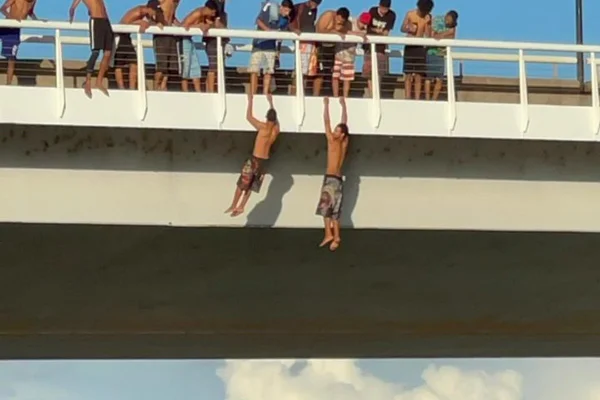 Jovens pulam da ponte JK no Lago Paranoá e CBM alerta “risco de morte”