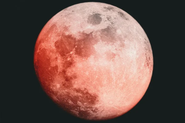 Imagem colorida mostra eclipse lunar parcial - Metrópoles