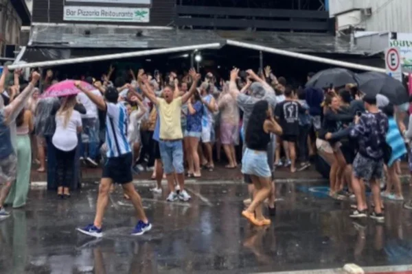 comemoração argentinos em bar de florianopolis santa catarina - Metrópoles