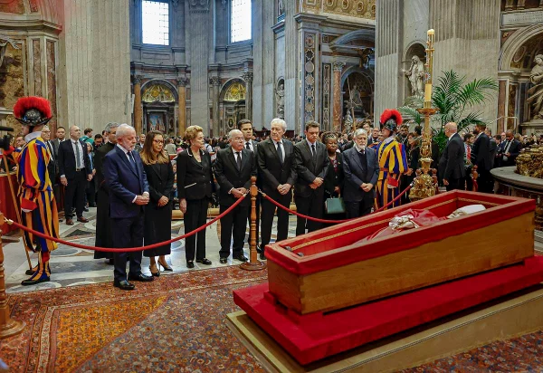 Lula participa do velório do papa Francisco: “Emoção e devoção”; vídeo