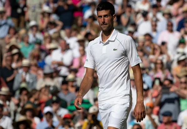 Djoko cai no ranking da ATP e Federer fica fora da lista após 25 anos
