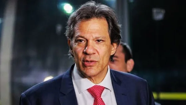 Haddad diz que oposição tem que parar de trabalhar contra o país