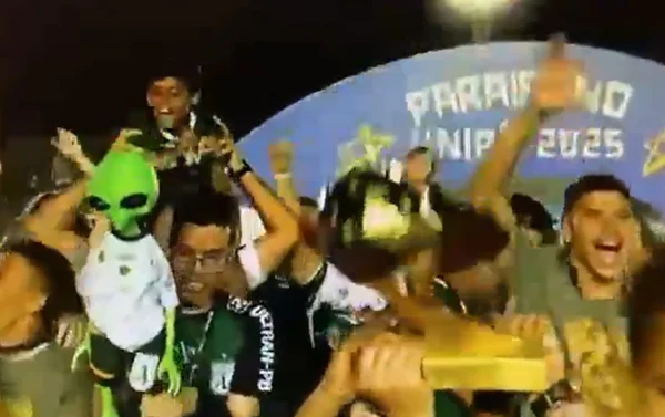 Foto colorida de troféu do Campeonato Paraibano - Metrópoles