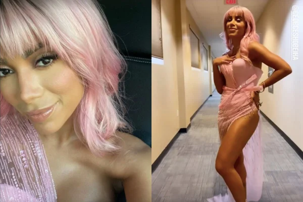 Anitta surpreende ao surgir com cabelo rosa em premiação nos EUA