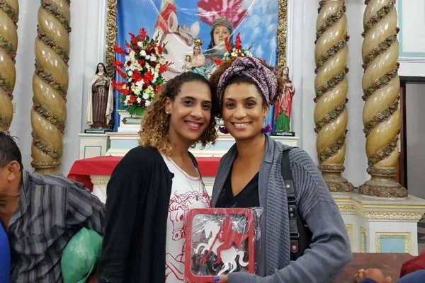 Foto colorida de Anielle e Marielle Franco - Metrópoles