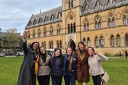 Estudantes brasileiros conhecem de perto centros de pesquisa e museus em Londres Estudantes brasileiros conhecem de perto centros de pesquisa e museus em Londres