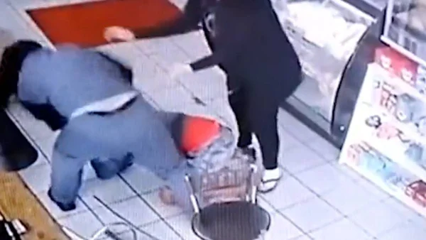 Mulher bate em homem que tentou assediá-la em posto de gasolina