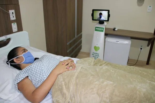 Robô auxilia tratamento de pacientes com Covid-19 em João Pessoa