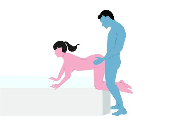A famosa de quatro é ótima para o sexo rápido, mas pode ficar ainda melhor se a pessoa que está penetrando estiver em pé em vez de ajoelhada A famosa de quatro é ótima para o sexo rápido, mas pode ficar ainda melhor se a pessoa que está penetrando estiver em pé em vez de ajoelhada