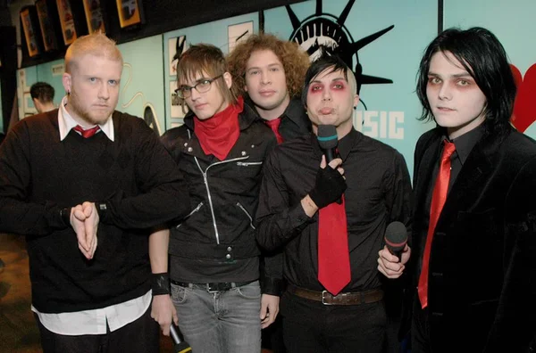 My Chemical Romance lança single inédito após hiato de oito anos