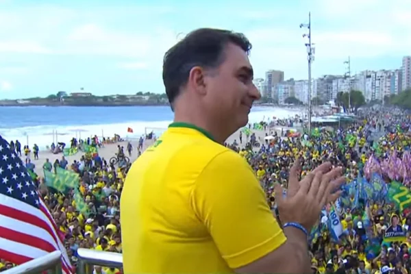 Flávio Bolsonaro em ato inaugural da campanha presidencial