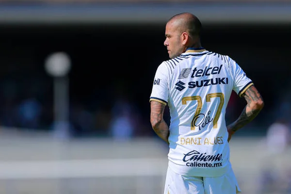 Que estranho! Até agora nenhum parente foi visitar Dani Alves na prisão