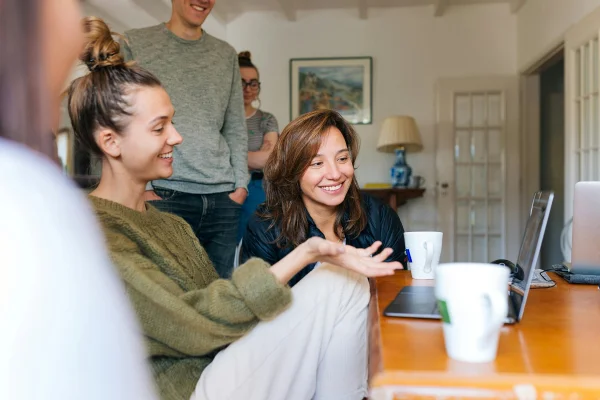 “Admin party”: tendência nos EUA transforma tarefas em rituais sociais